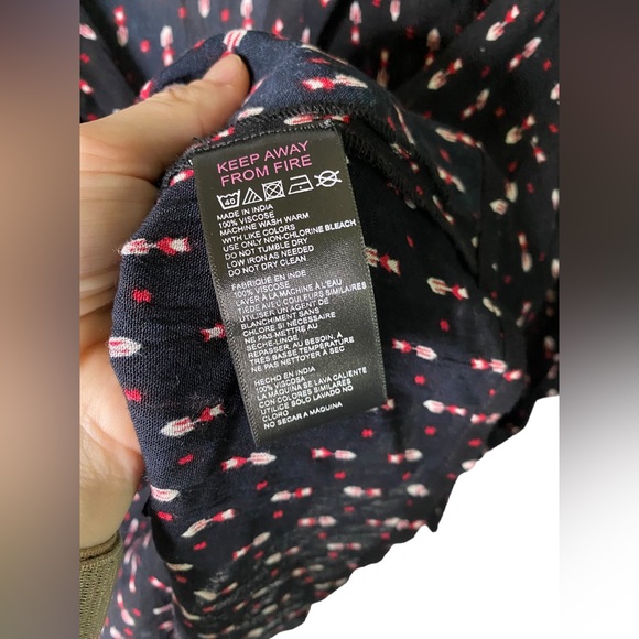 Urban Outfitters | Large Black Patterned Collared Oversized Crop Button Down - Picture 4 of 6